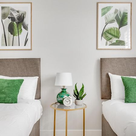 Executive 2 Bedroom Apt City Centre Free Pkg , Wifi By Tent Serviced Apartments Staines-upon-Thames Екстер'єр фото