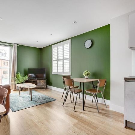 Executive 2 Bedroom Apt City Centre Free Pkg , Wifi By Tent Serviced Apartments Staines-upon-Thames Екстер'єр фото