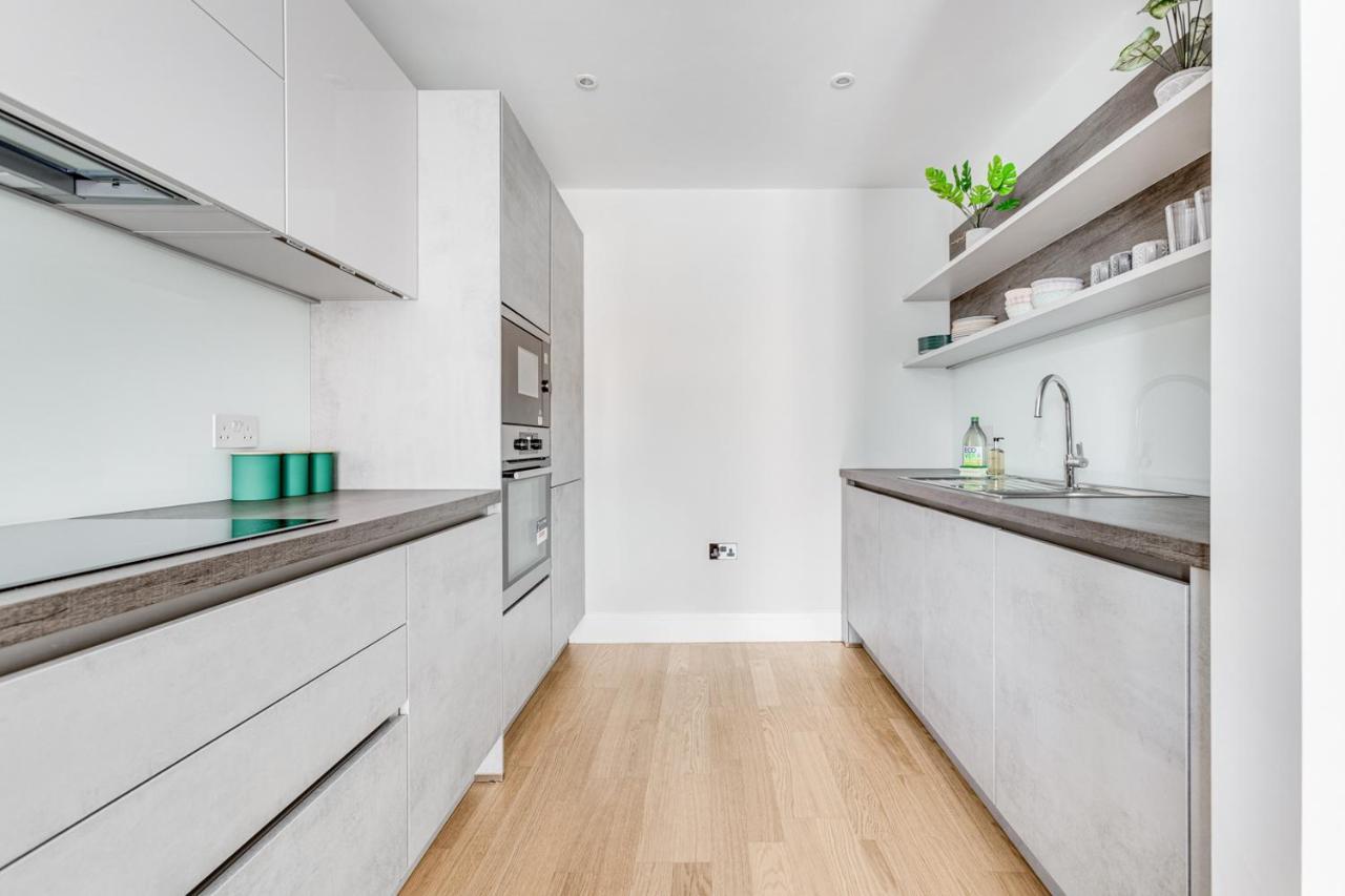 Executive 2 Bedroom Apt City Centre Free Pkg , Wifi By Tent Serviced Apartments Staines-upon-Thames Екстер'єр фото
