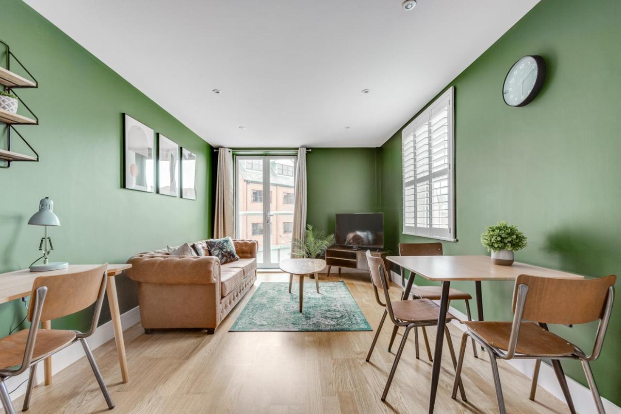 Executive 2 Bedroom Apt City Centre Free Pkg , Wifi By Tent Serviced Apartments Staines-upon-Thames Екстер'єр фото