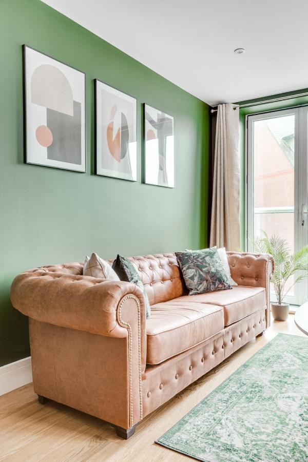 Executive 2 Bedroom Apt City Centre Free Pkg , Wifi By Tent Serviced Apartments Staines-upon-Thames Екстер'єр фото