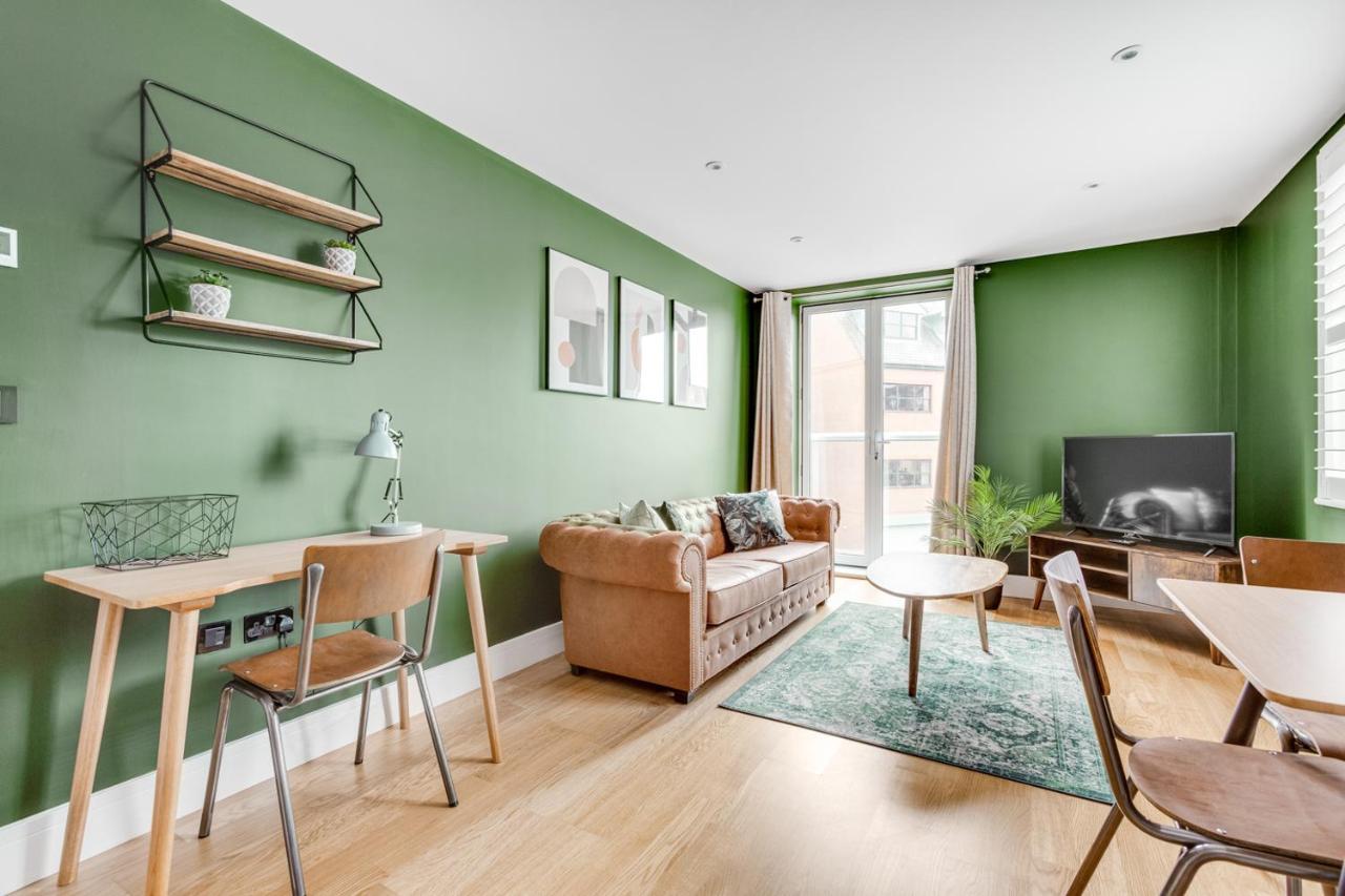 Executive 2 Bedroom Apt City Centre Free Pkg , Wifi By Tent Serviced Apartments Staines-upon-Thames Екстер'єр фото